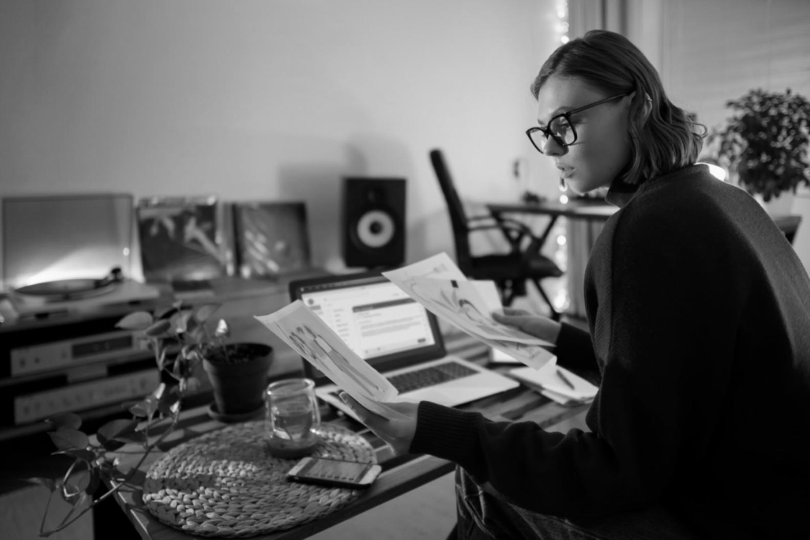 Finanzanalyst bei der Arbeit mit Bewertungsmodellen